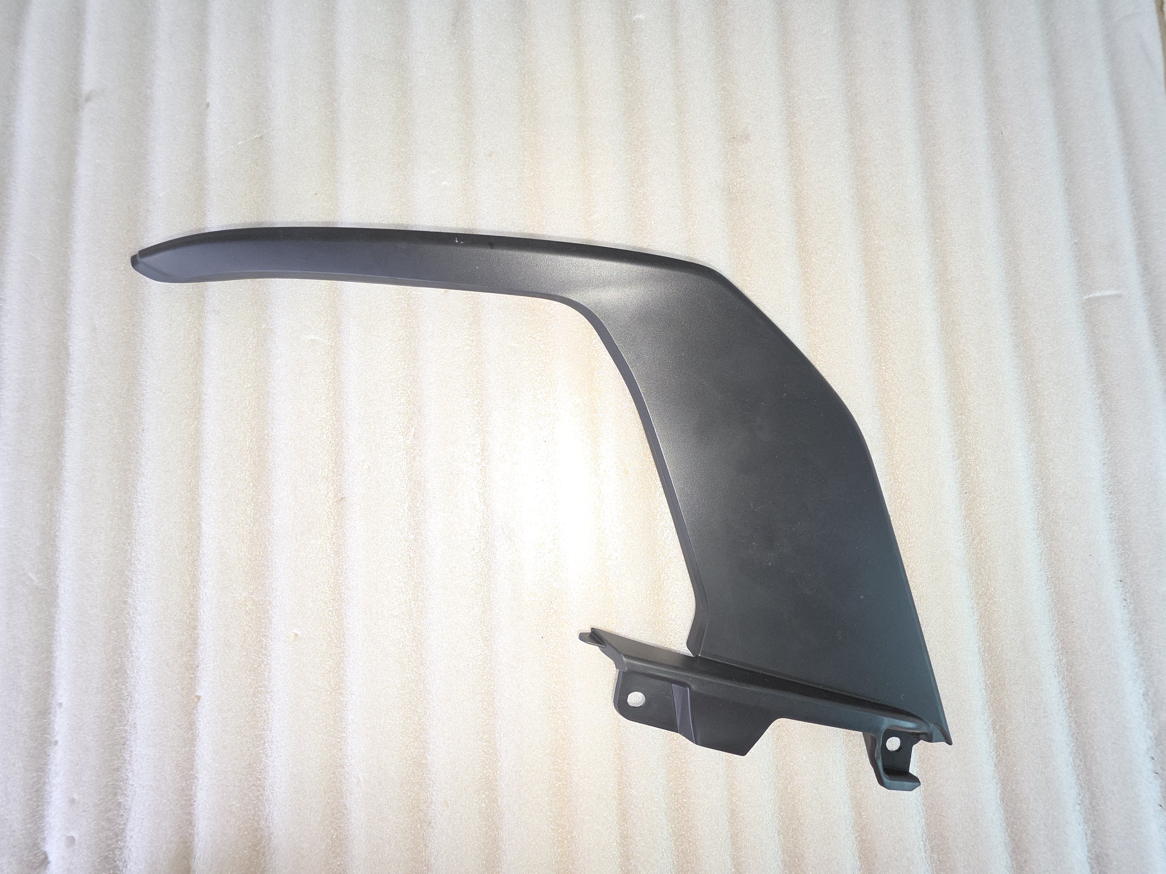 MOLDURA BUMPER DEL LH MITSUBISHI OUTLANDER