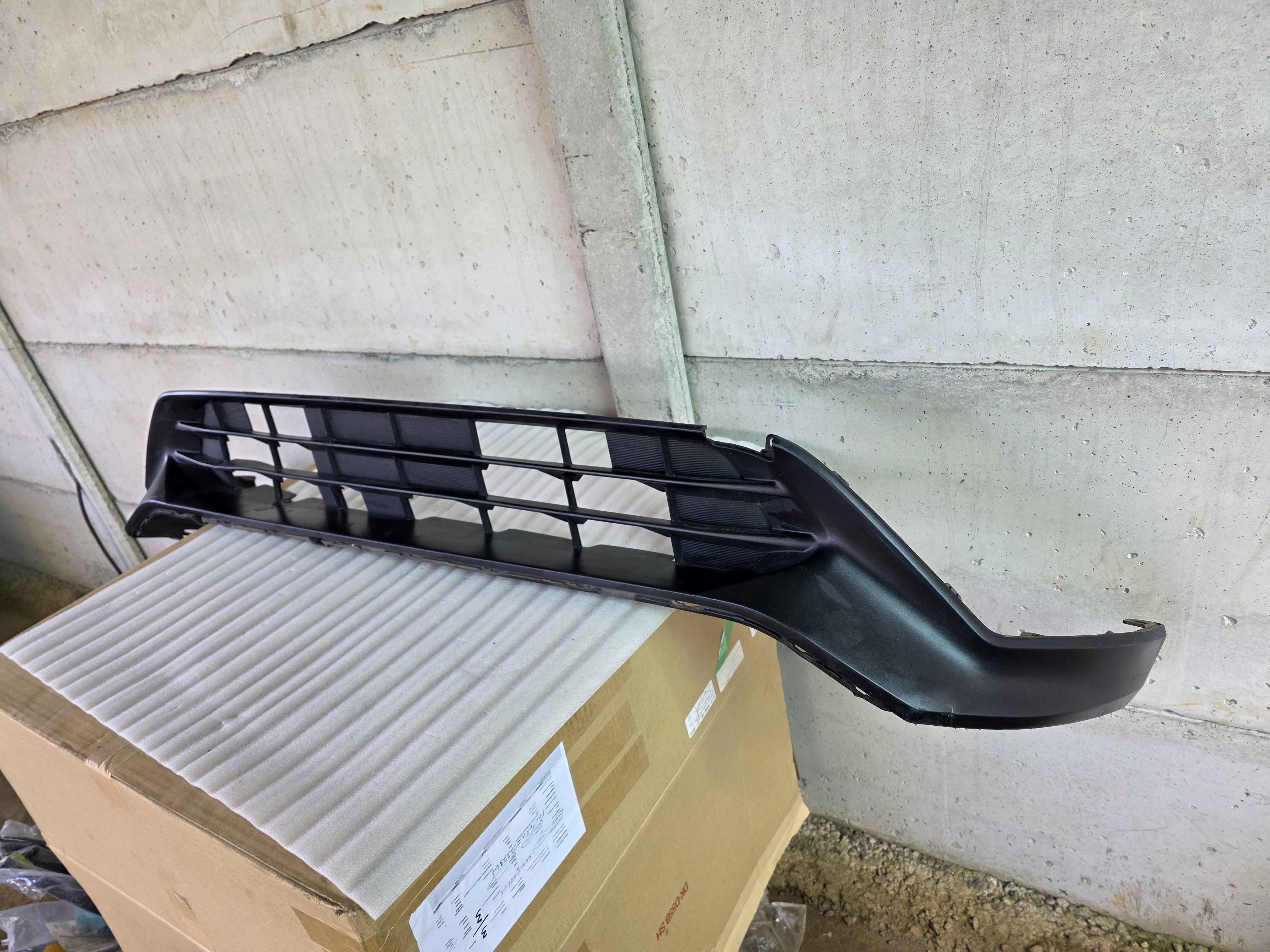 REJILLA INFERIOR BUMPER DEL. TOYOYA YARIS CROSS