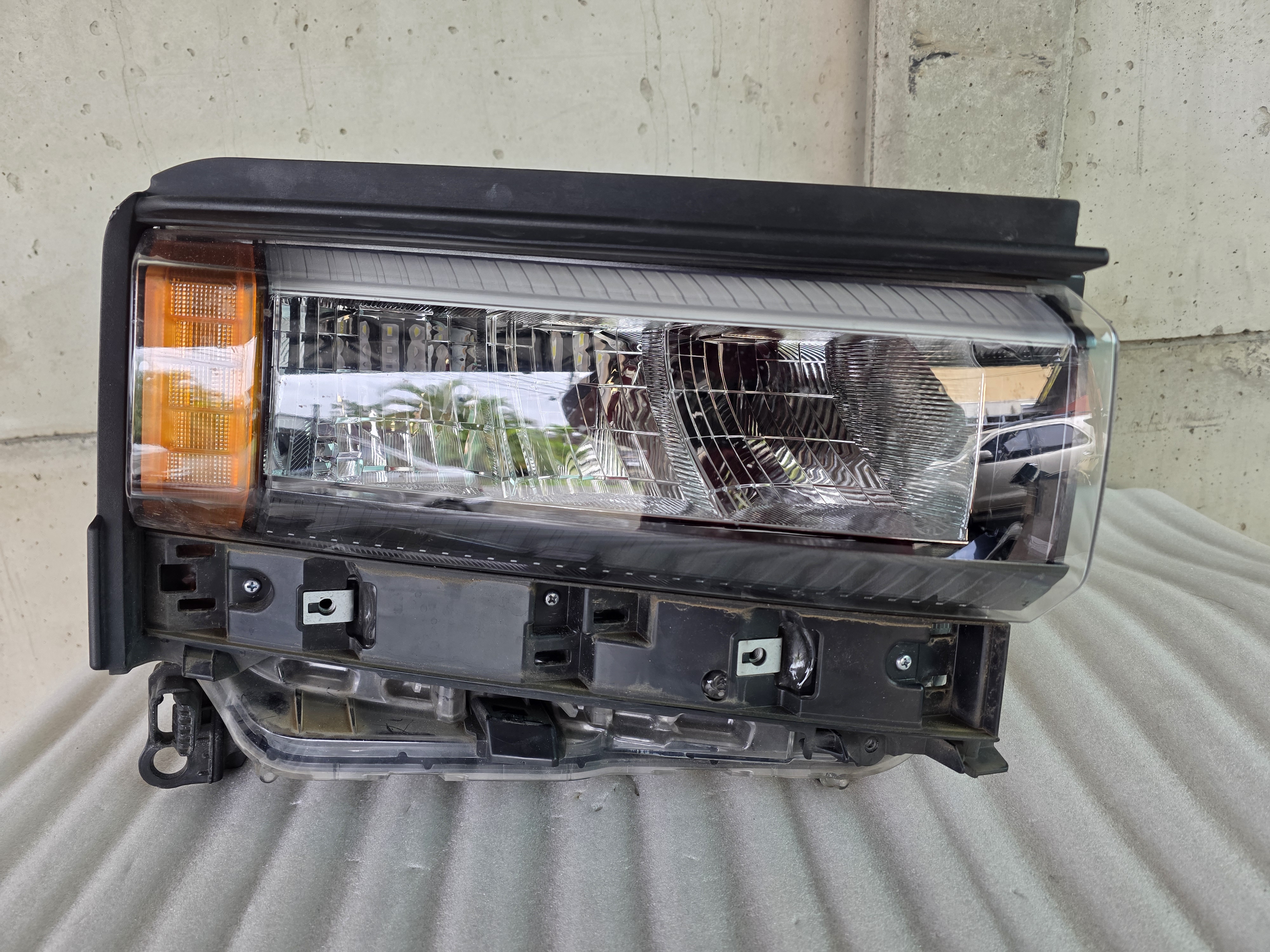 FAROL PRINCIPAL RH TOYOTA LAND CRUISER PRADO