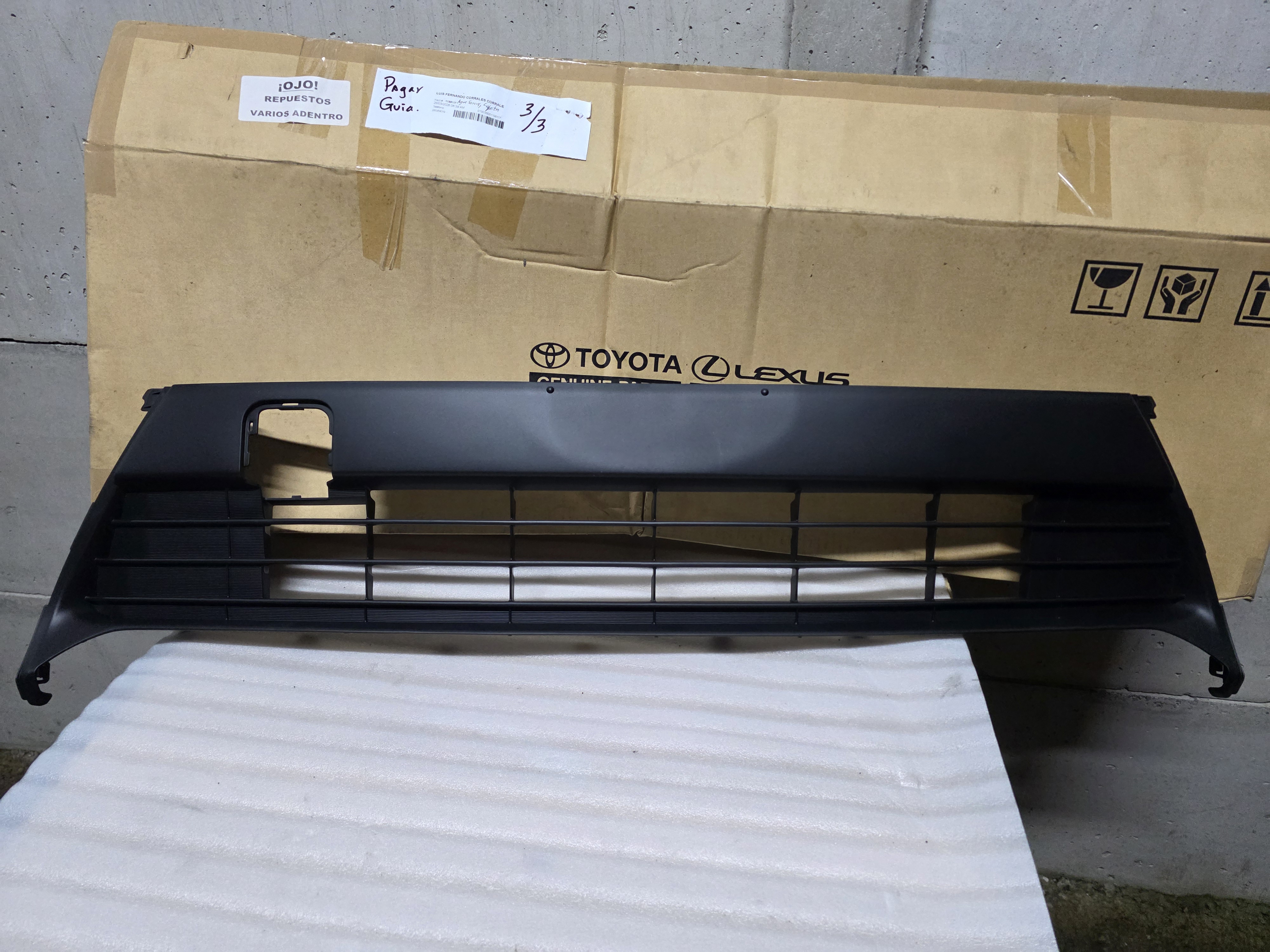 REJILLA INFERIOR BUMPER DELANTERO TOYOTA YARIS