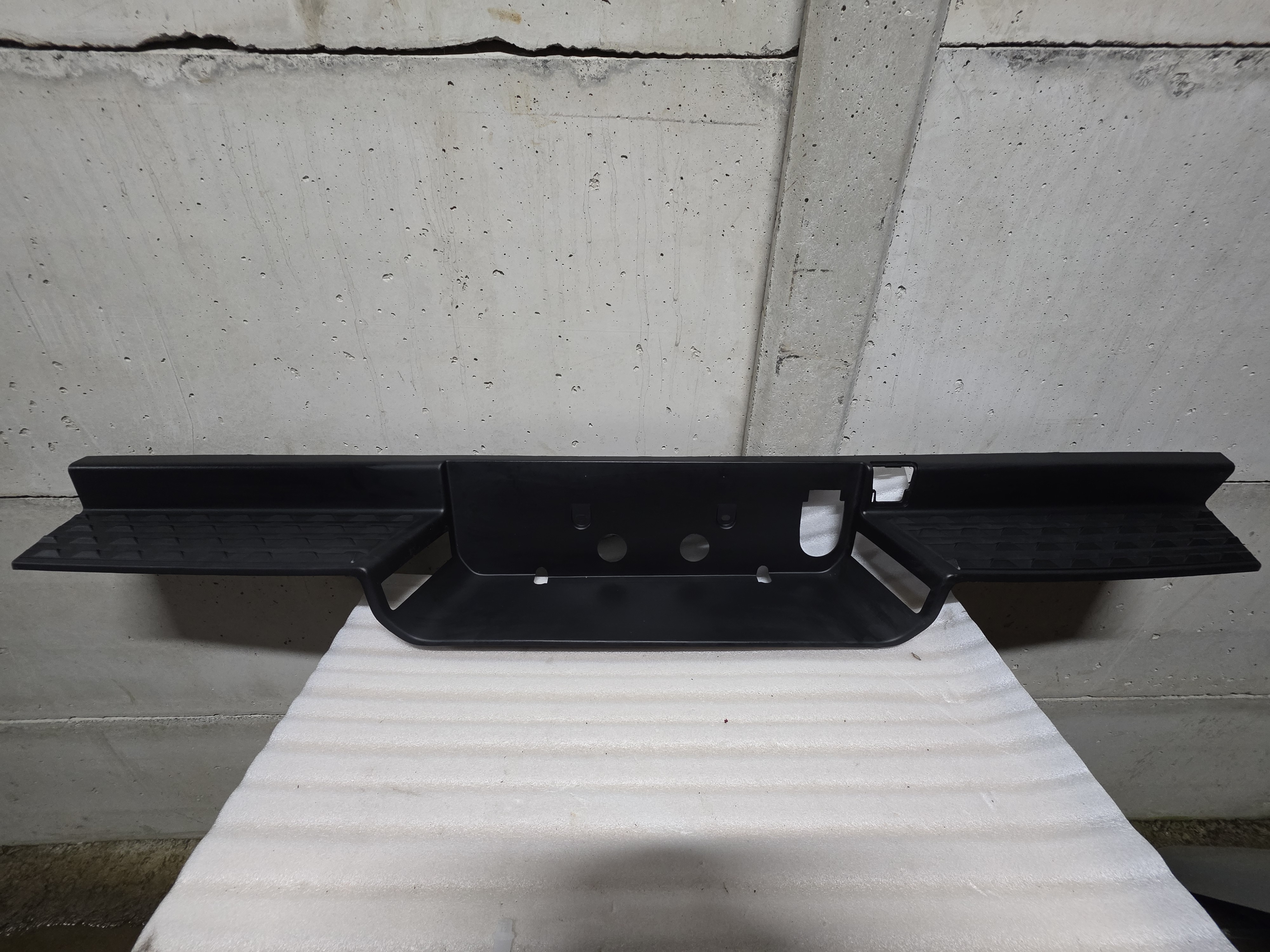 GRADA BUMPER TRASERO DODGE RAM 1500