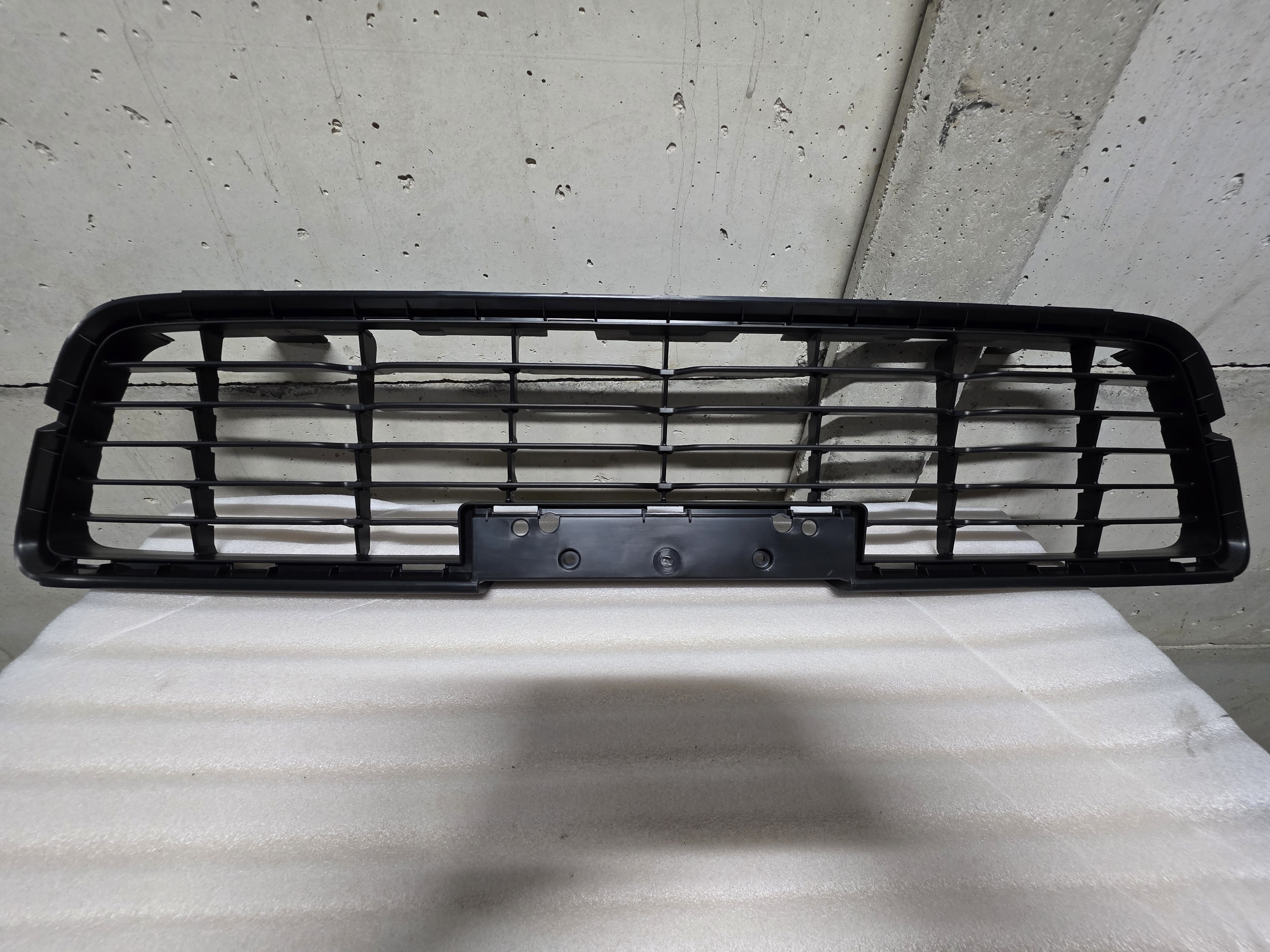 REJILLA INFERIOR BUMPER DELANTER TOYOTA HILUX