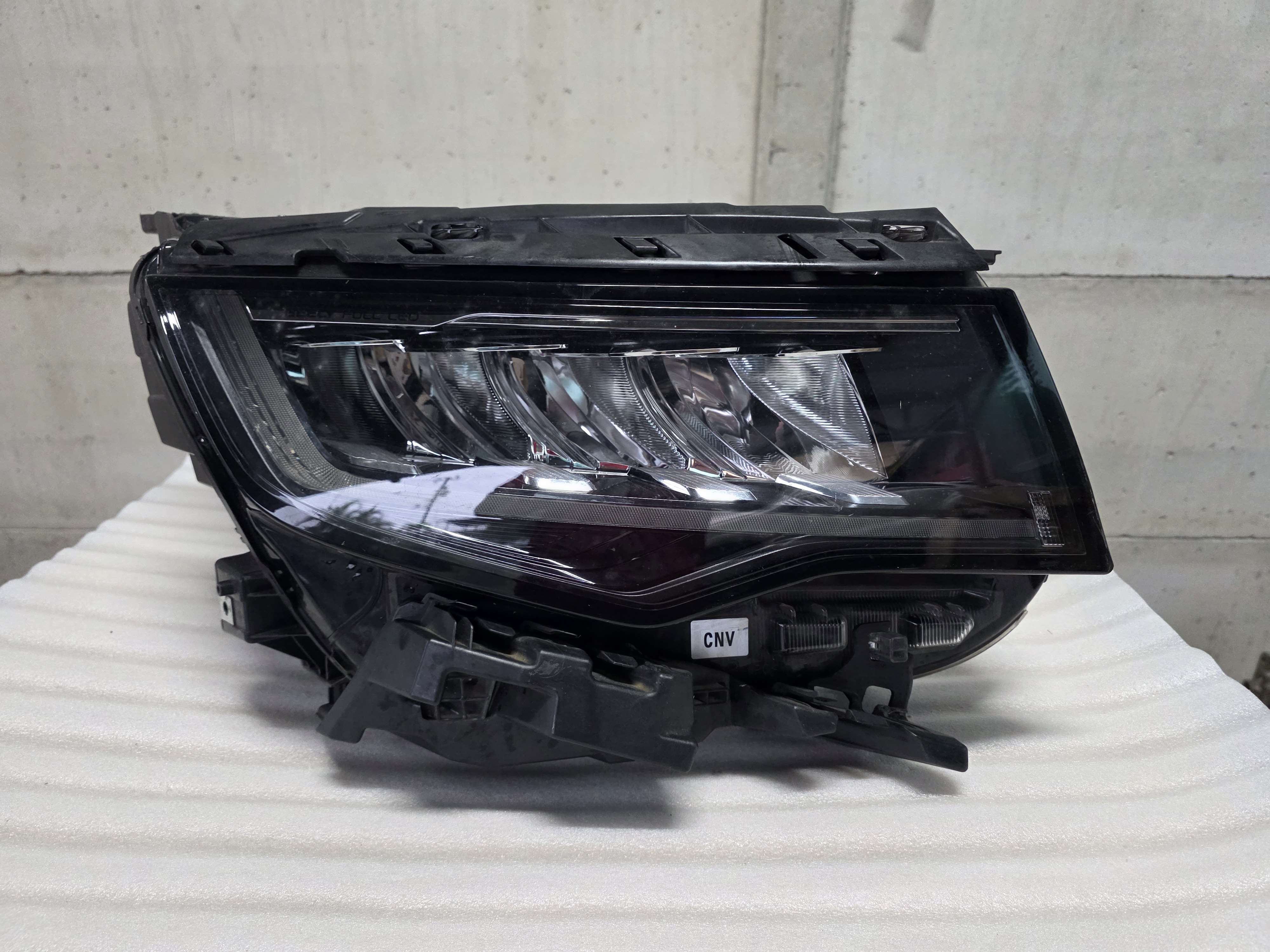 FAROL PRINCIPAL RH GEELY OKAVANGO
