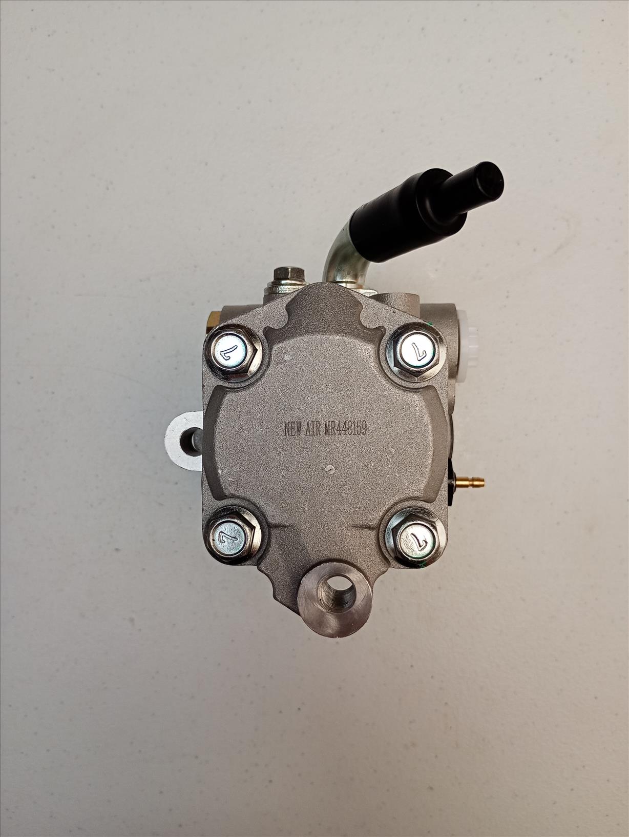 BOMBA DE DIRECCION HIDRAULICA MITSUBISHI MONTERO 94-99 6G72/6G74 24V NEW AIR
